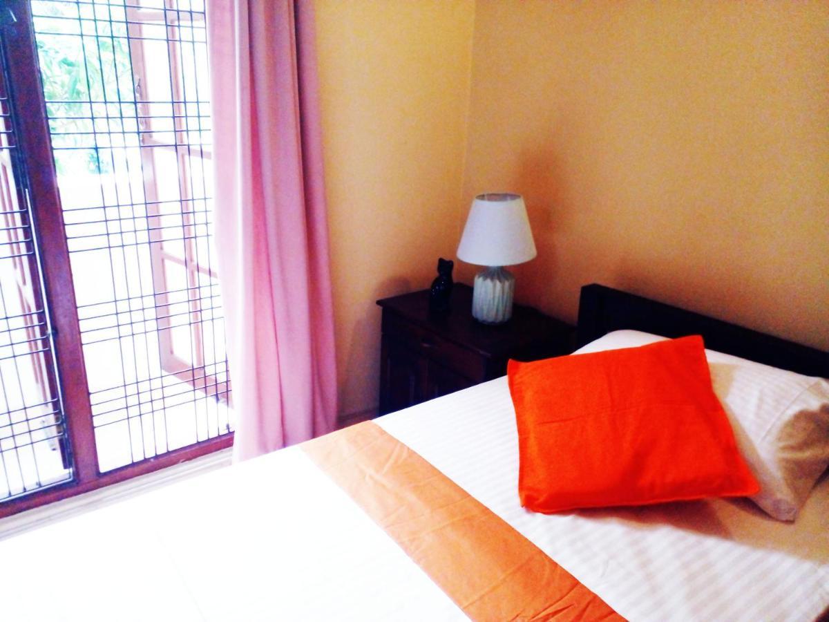 The Tourist Balcony Appartement Negombo Buitenkant foto
